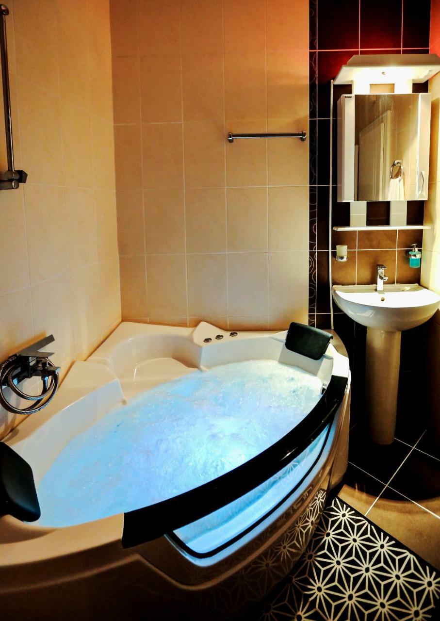 Jacuzzi Oasis Apartment Novi Sad Eksteriør bilde